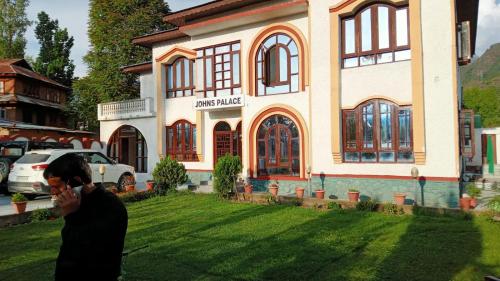 Hotel John's Palace - last minute hotel in Srinagar