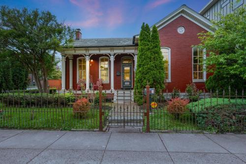 Germantown Old Grand House — 4-Star Luxury Hotel in Nashville, United States