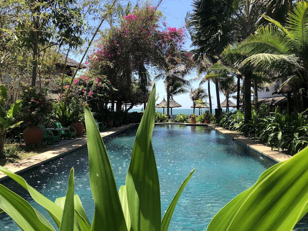 Full Moon Beach - carbon neutral hotel in Phan Thiet