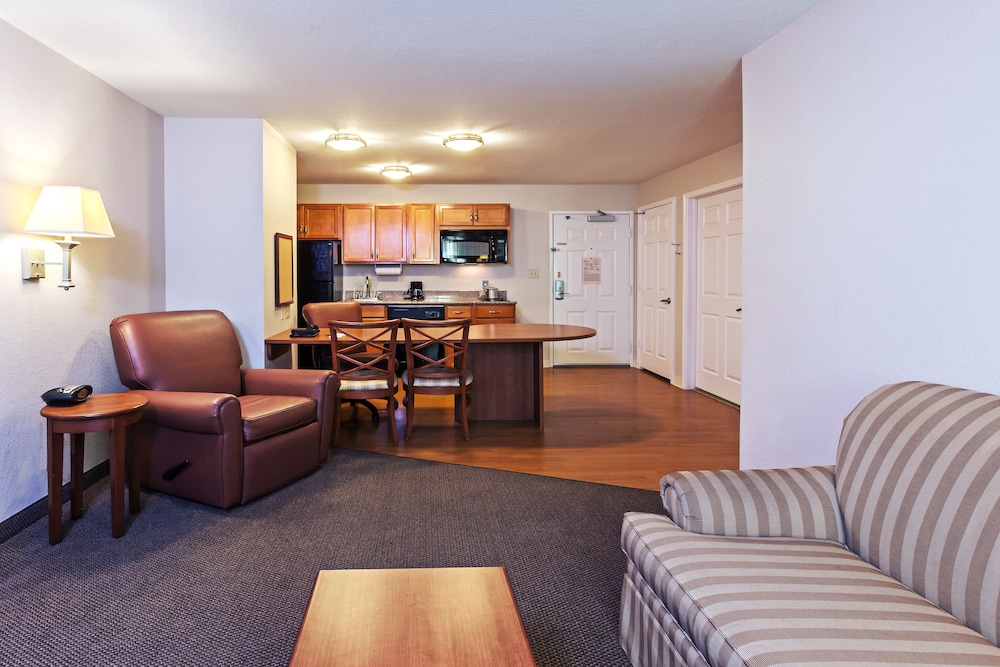 Candlewood Suites Pearland by IHG - photo 12