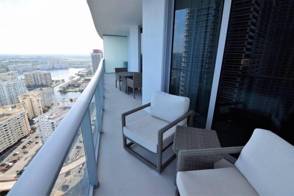 Best Ocean & Bay Views 2 Bed 2 Bath @ Hyde Resort - photo 29