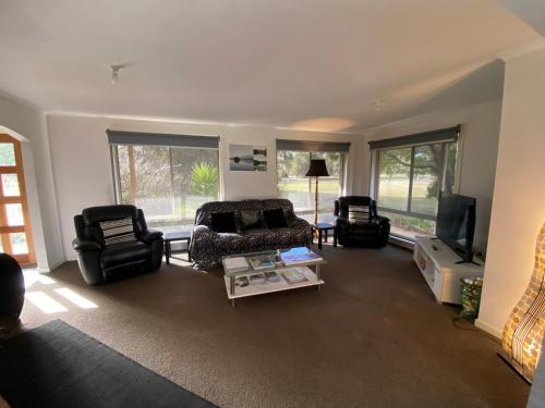 At Home On Holmes — 4-Star Luxury Hotel in Bridport, Australia