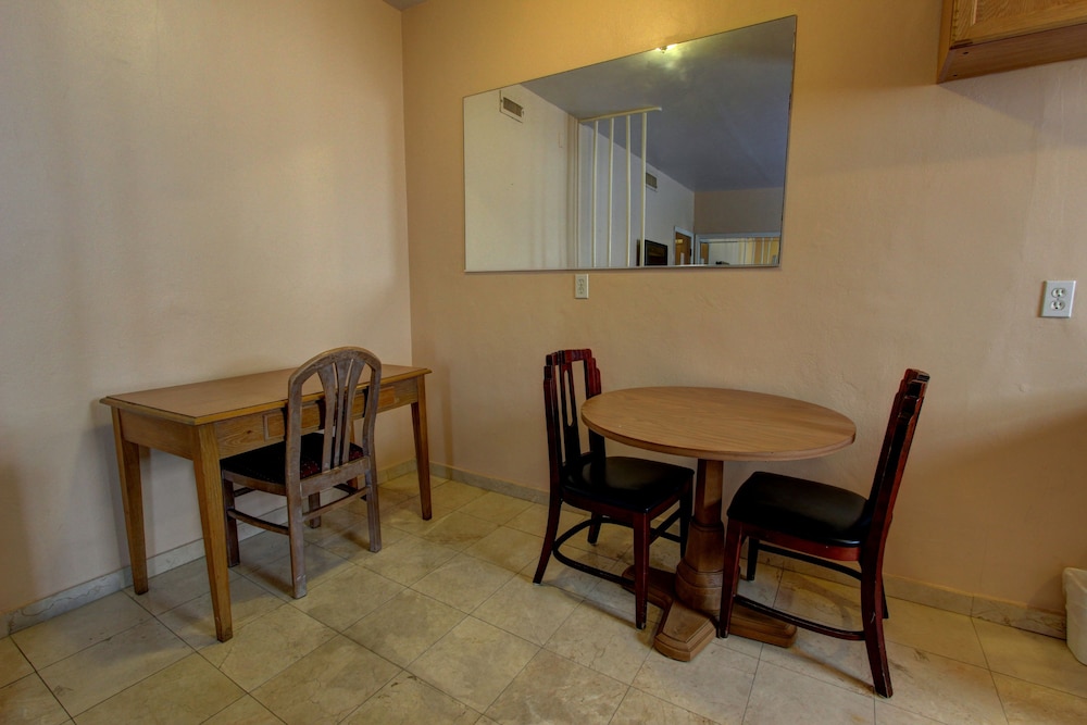 Geneva Hotel - photo 10