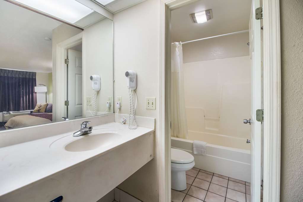 Rodeway Inn Bolivar - photo 13