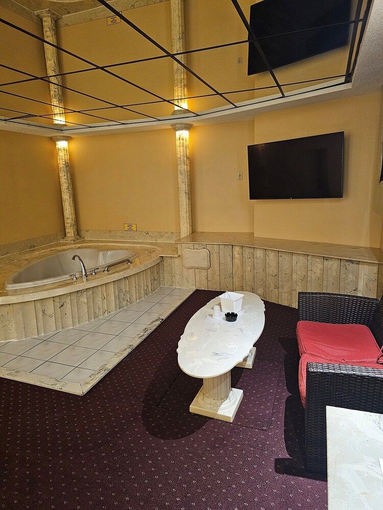 Loop Inn Motel - photo 11