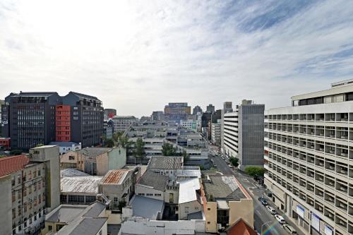 Yaya Modern Apartment with City Ocean & Mountain views