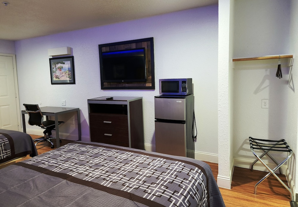 Express Inn Tomball - photo 18