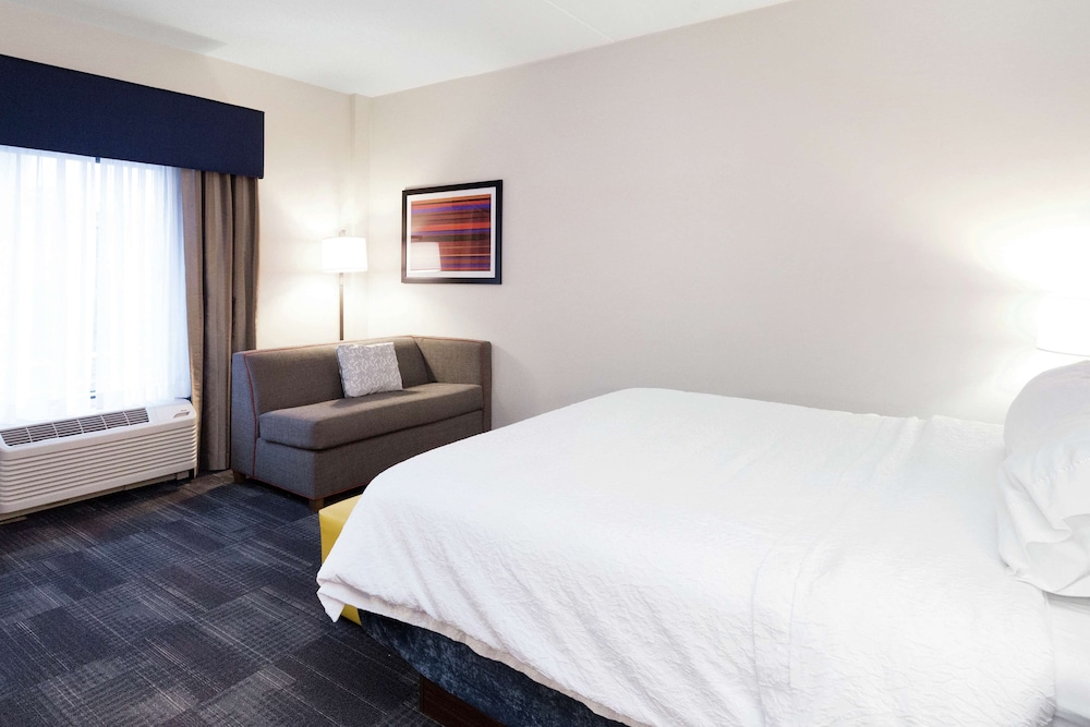 Hampton Inn & Suites Morgantown University Town Centre - photo 19