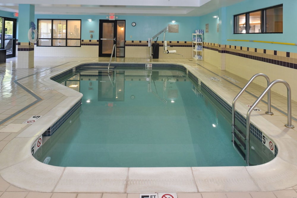 Springhill Suites by Marriott Pittsburgh Mills - photo 13