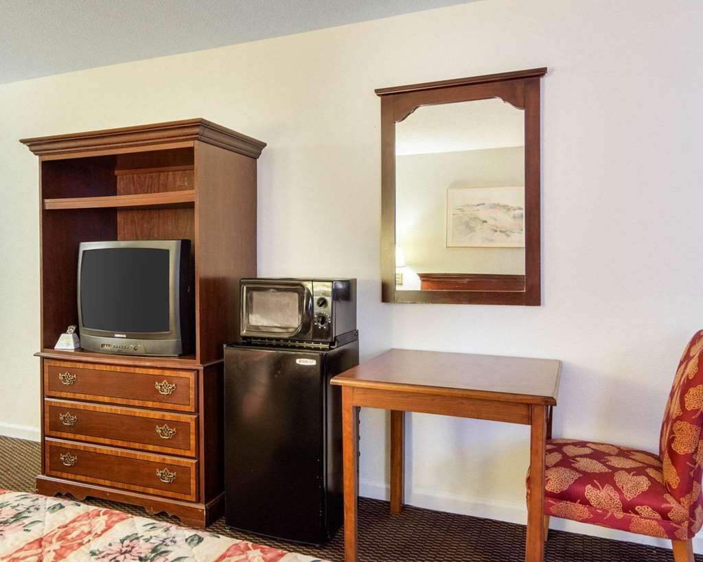 Rodeway Inn Emporia Inn - photo 5