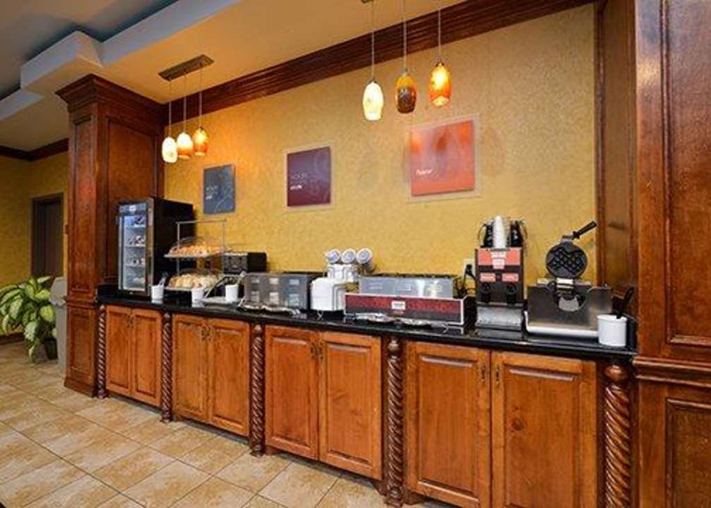 Comfort Suites Bay City East - photo 17