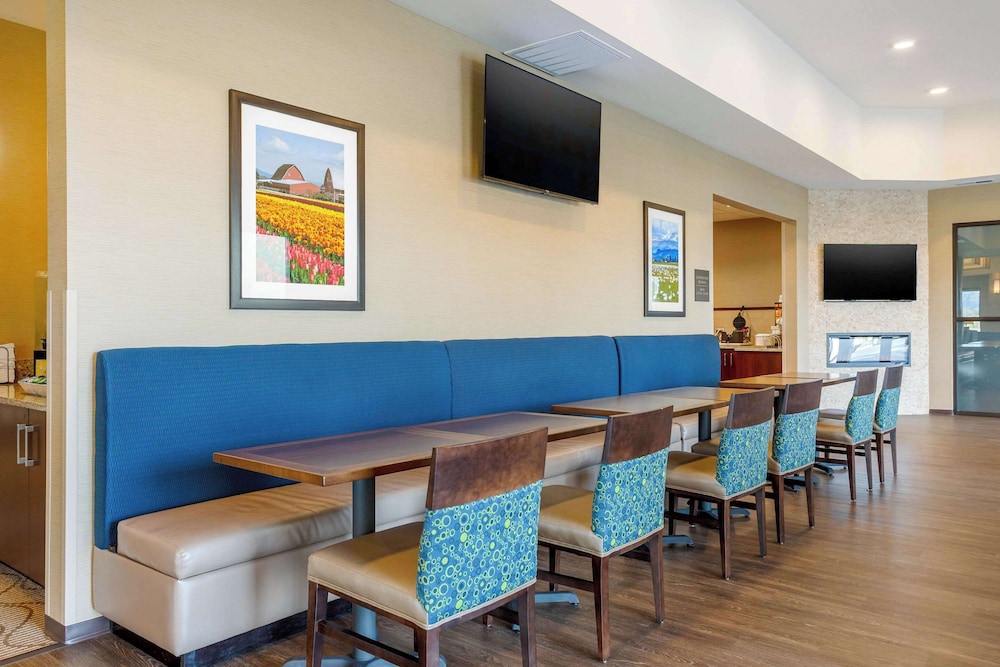 Comfort Suites Burlington near I 5 - photo 39
