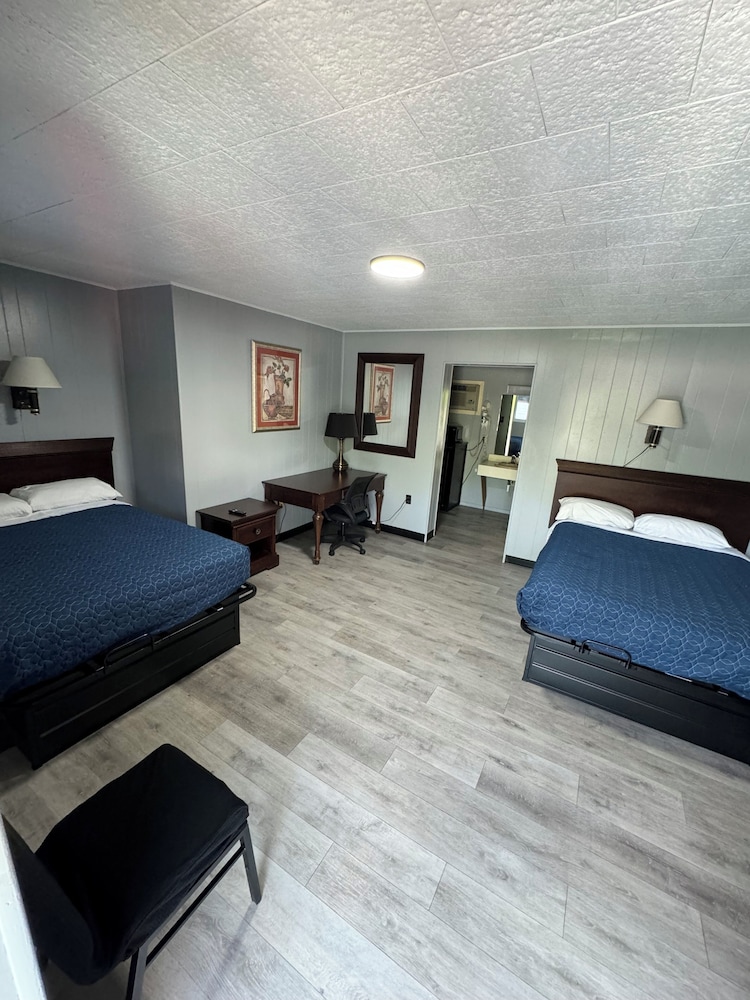 Acorn Motel - photo 16