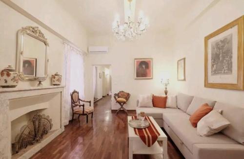 Appartamento Mira — 4-Star Luxury Hotel in Lucca, Italy