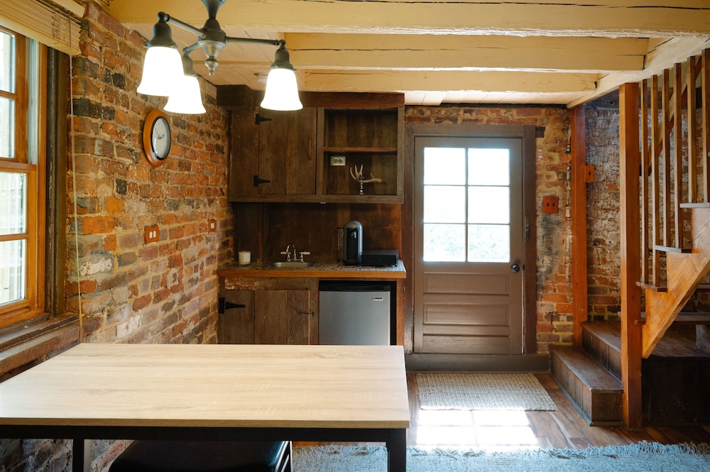 The Crossroads Inn — Charlottesville — photo 4