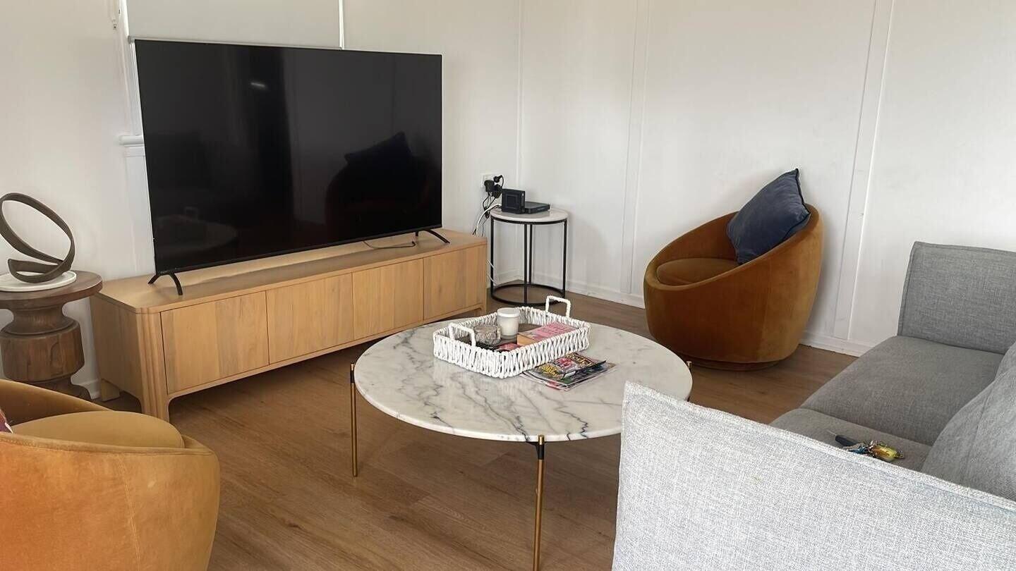 Beach View Cottage — 4-Star Luxury Hotel in Clontarf, Australia