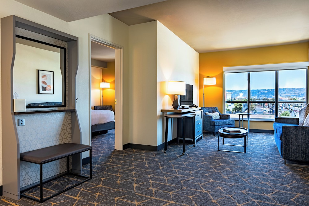 Holiday Inn & Suites Oakland Airport by IHG - photo 24