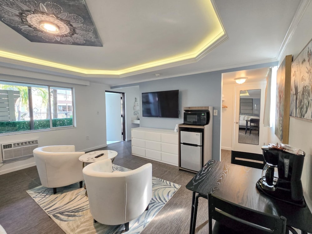 Island House Hotel - photo 19