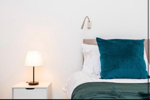 Superior Large Suite Luxury Living City Apartment 2 Kingsize Bedrooms Business Suite Free WiFi — 5-Star Luxury Hotel in St Albans, United Kingdom