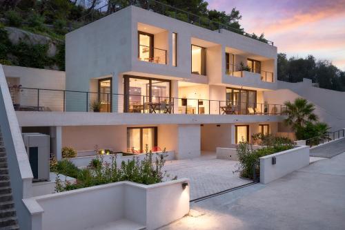 The Glass House — 4-Star Luxury Hotel in Pucisca, Croatia