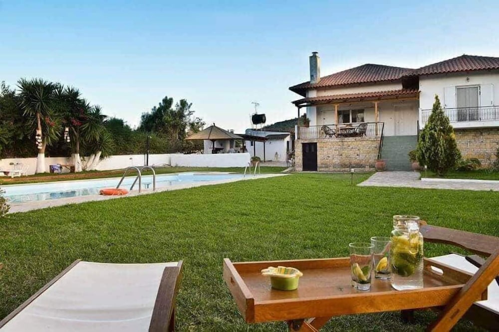 Villa Dimeon — 4-Star Luxury Hotel in Patra, Greece