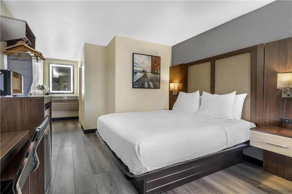 Best Western Salisbury Plaza - photo 42