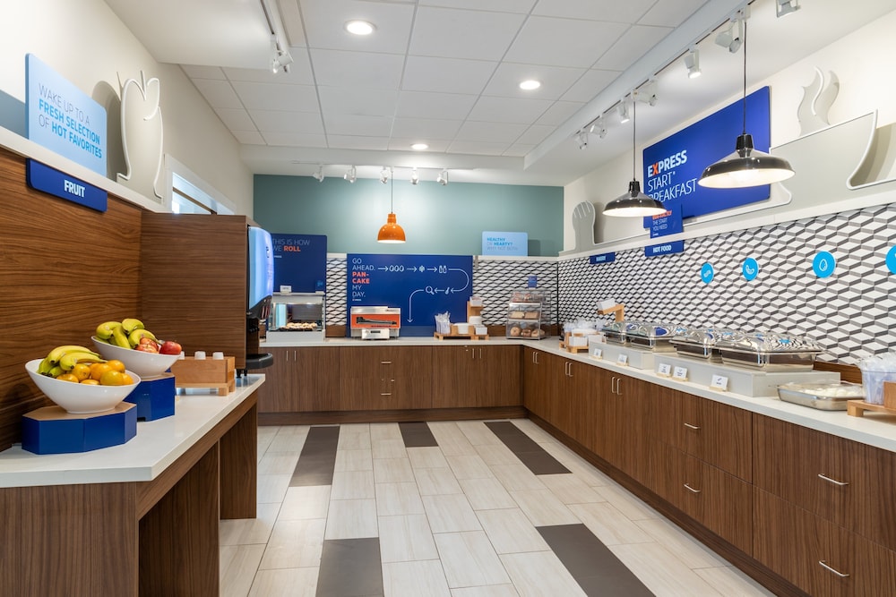 Holiday Inn Express & Suites Wildwood The Villages by IHG - photo 65