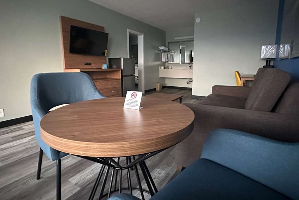 Days Inn & Suites by Wyndham Jennings - photo 28