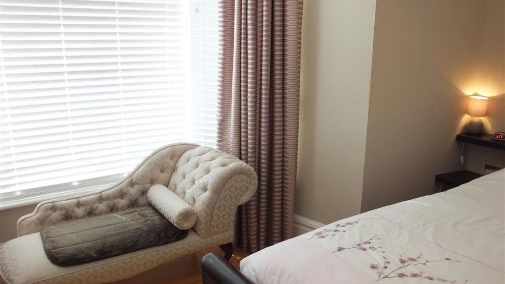 Gunfort Mansions 4 in Tenby, United Kingdom