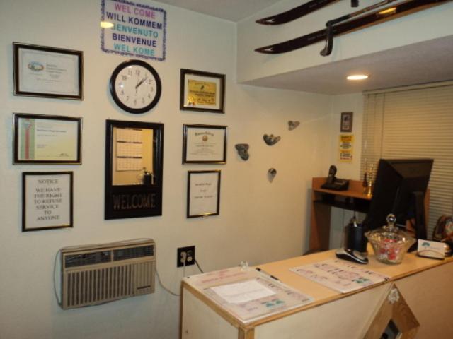 Bishop Elms Motel - photo 15