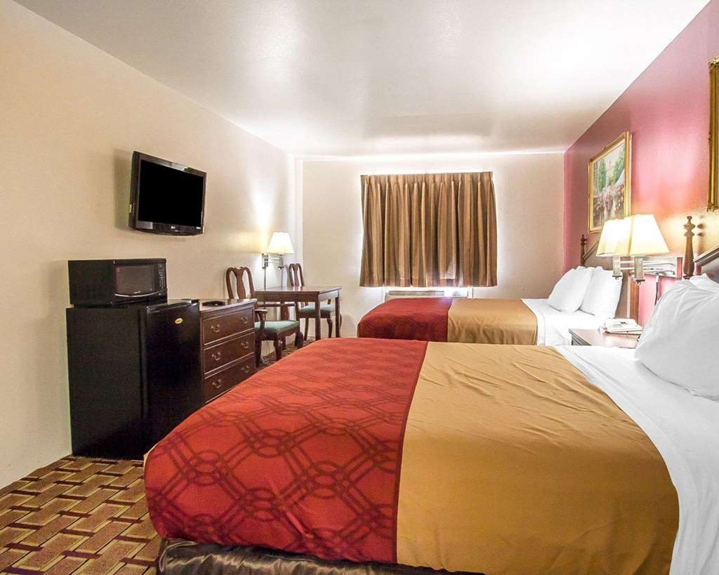 Econo Lodge Dexter - photo 8