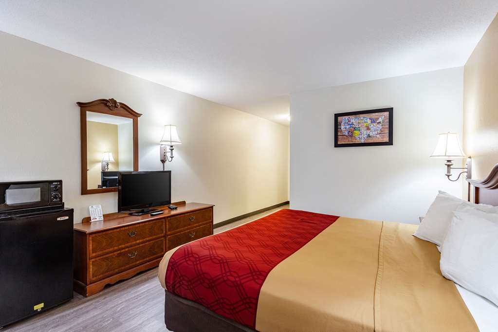 Econo Lodge Inn & Suites Fairview Heights St. Louis - photo 10