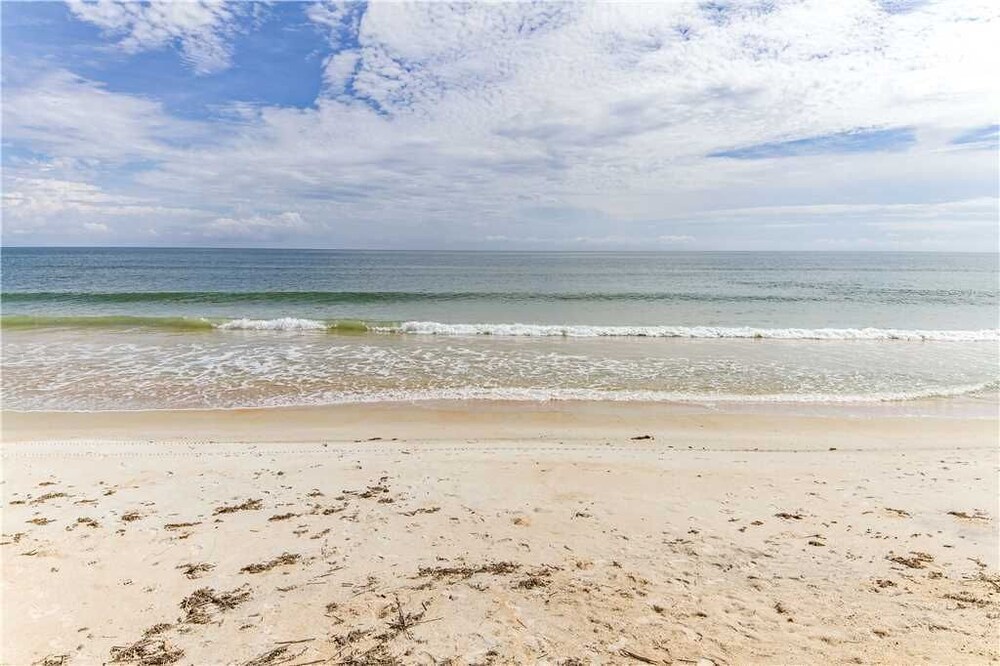 Island Retreat Upper B Ocean Front 2 Bedrooms Sleeps 6 - photo 44
