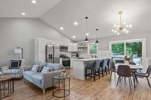 Fieldview Retreat Sleeps 7 — 4-Star Luxury Hotel in Angier, United States