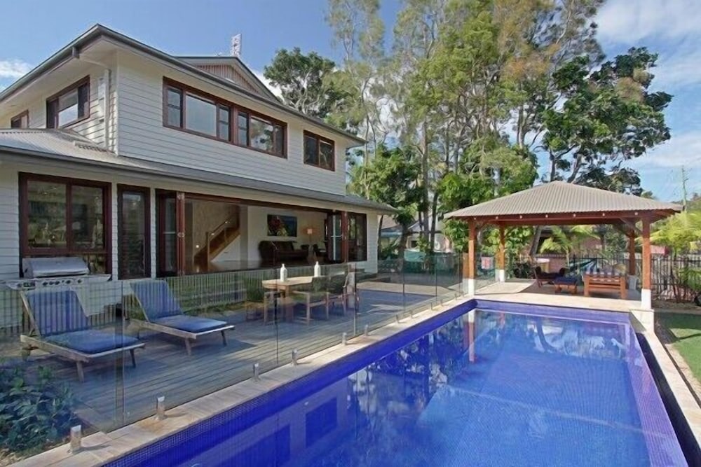Away on Shirley Lane — 4-Star Luxury Hotel in Byron Bay, Australia