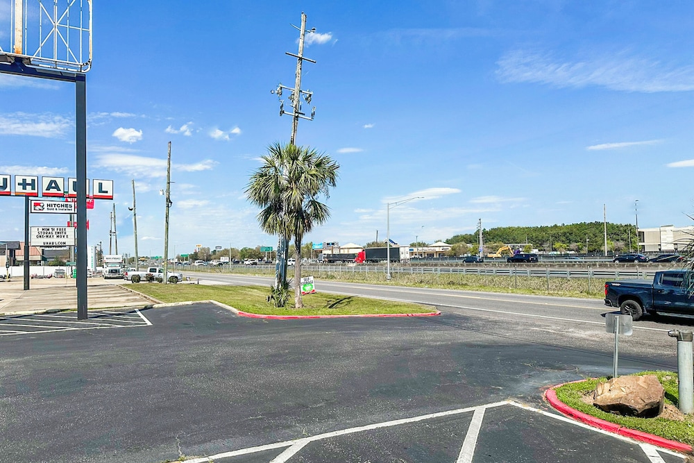 OYO Hotel Mobile AL I 65 at Airport Blvd - photo 102