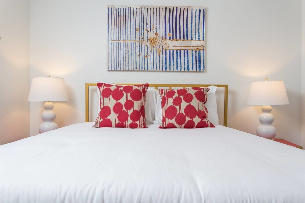 8 Bedrooms Comprised of 4 2BR Suites by Domio - photo 12
