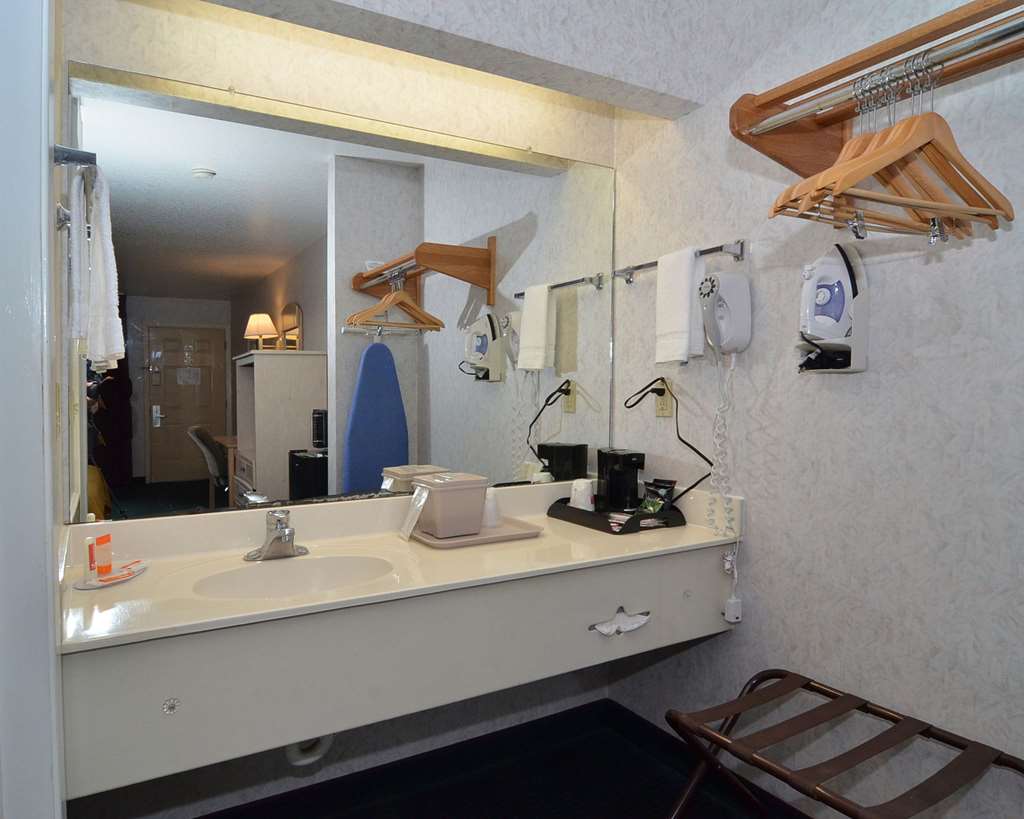 Econo Lodge San Antonio South - photo 23
