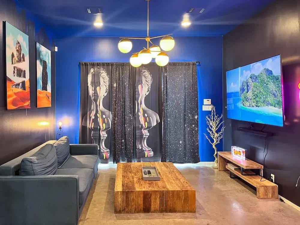 Ultimate 10BR Group Getaway 6min to Rainey Street — 4-Star Luxury Hotel in Austin, United States
