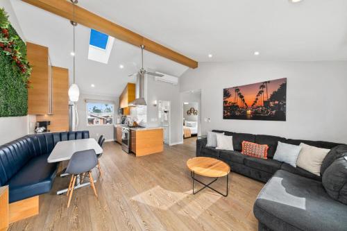 Modern Luxury 2BR Apt in Heart of Ocean Beach — 4-Star Luxury Hotel in San Diego, United States