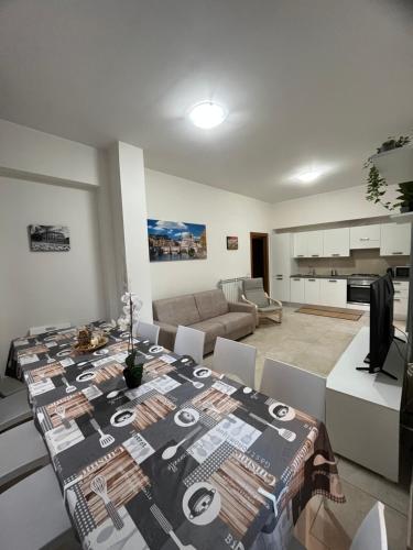 Monti Royal Apartment — 4-Star Luxury Hotel in Rome, Italy