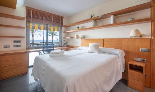 R114 Apartment Ca La Laura — 4-Star Luxury Hotel in Calafell, Spain