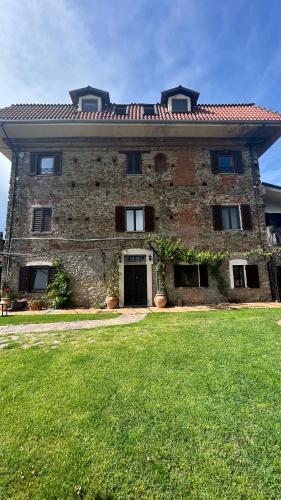 Cascina Ciosse apartament pet-friendly hotel Grognardo
