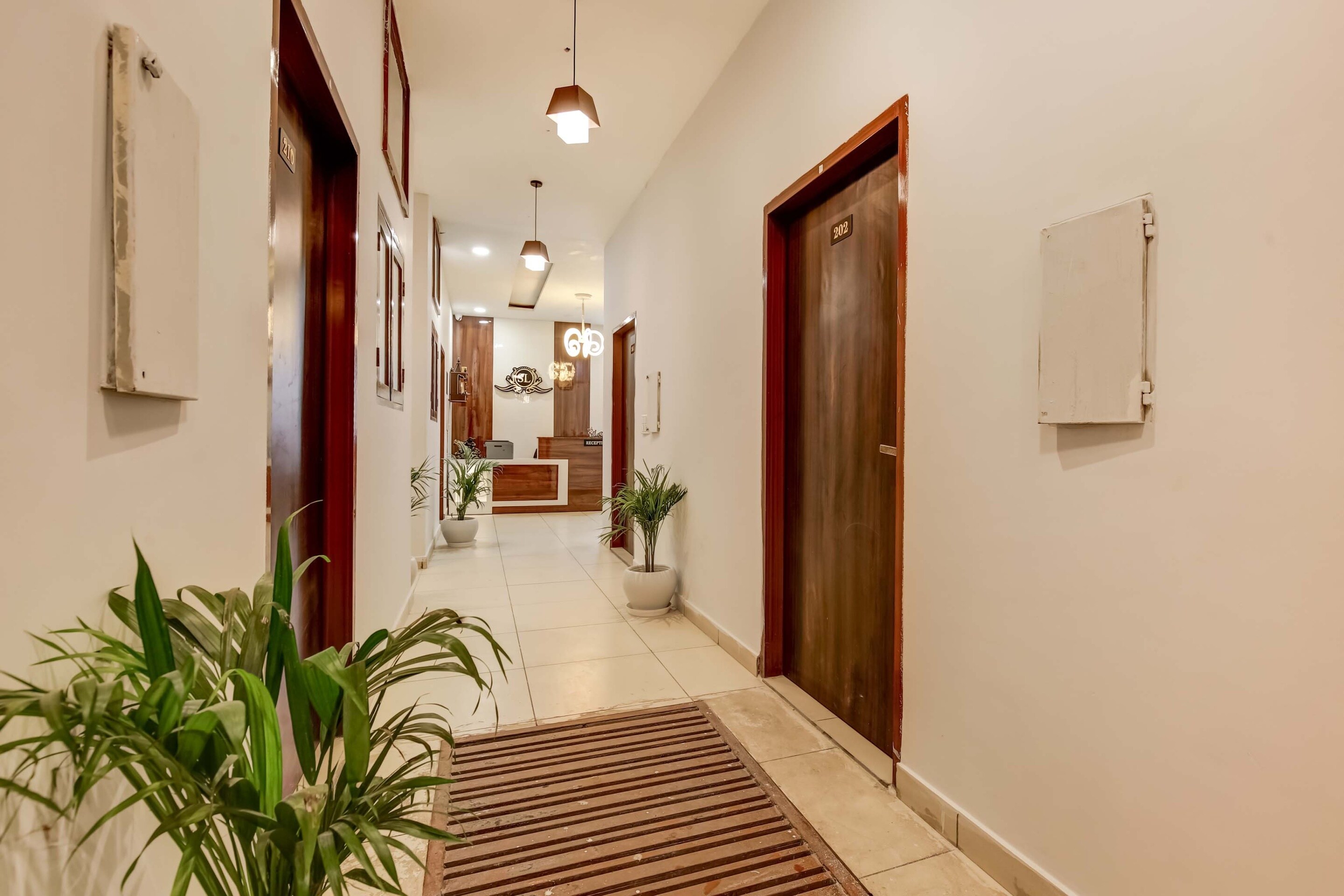 Super OYO Flagship Hotel Sky Land