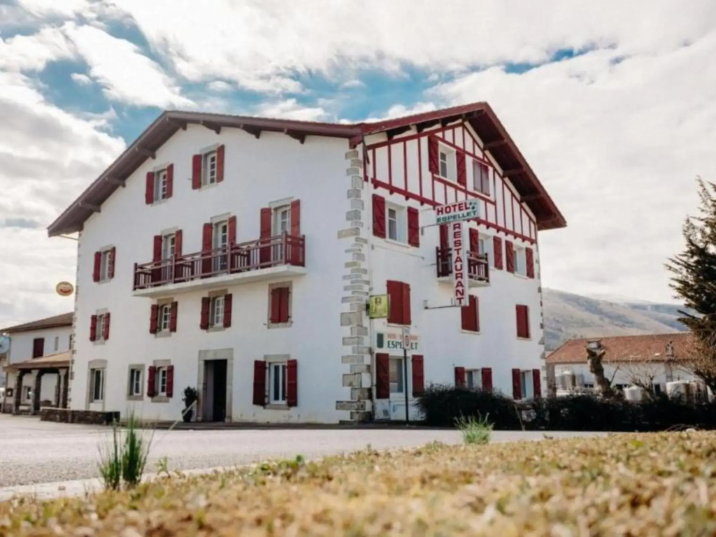 Logis Hotel Espelletenia — hotel in Itxassou