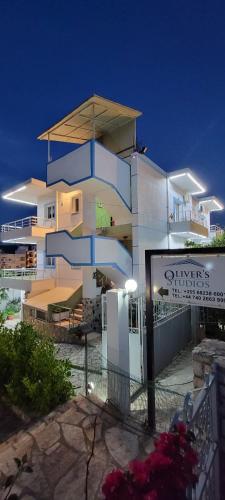 Oliver Studios - carbon neutral hotel in Ksamil