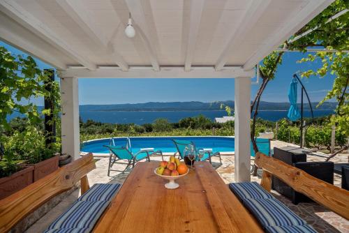 Holiday Home Vineyard House — 4-Star Luxury Hotel in Bol, Croatia