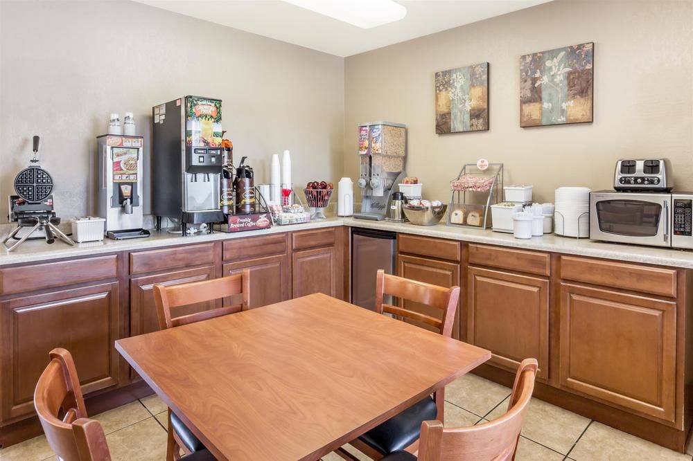Super 8 by Wyndham Tempe ASU Airport - photo 15
