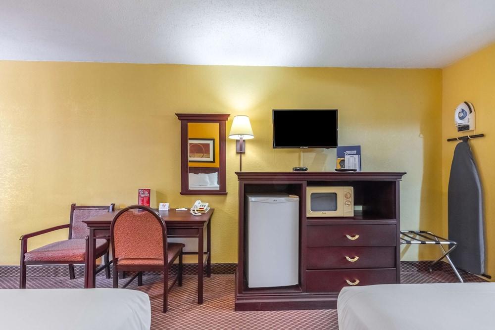 Executive Plus Inn & Suites - photo 5