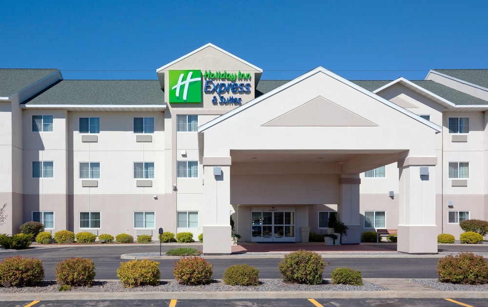 Holiday Inn Express and Suites Stevens Point an IHG Hotel - featured photo